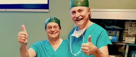 Giovanni Ferrari Urologo con il dott. Ivano Vavassori al termine di un intervento Green Laser di vaporizzazione anatomica della prostata eseguito con successo all'ospedale di Trevigno